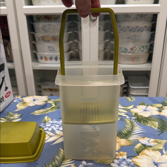 Tupperware Green Pickle Container - Picture 4 of 13